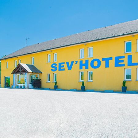 Sev'Hotel Sévérac-le-Château Екстериор снимка