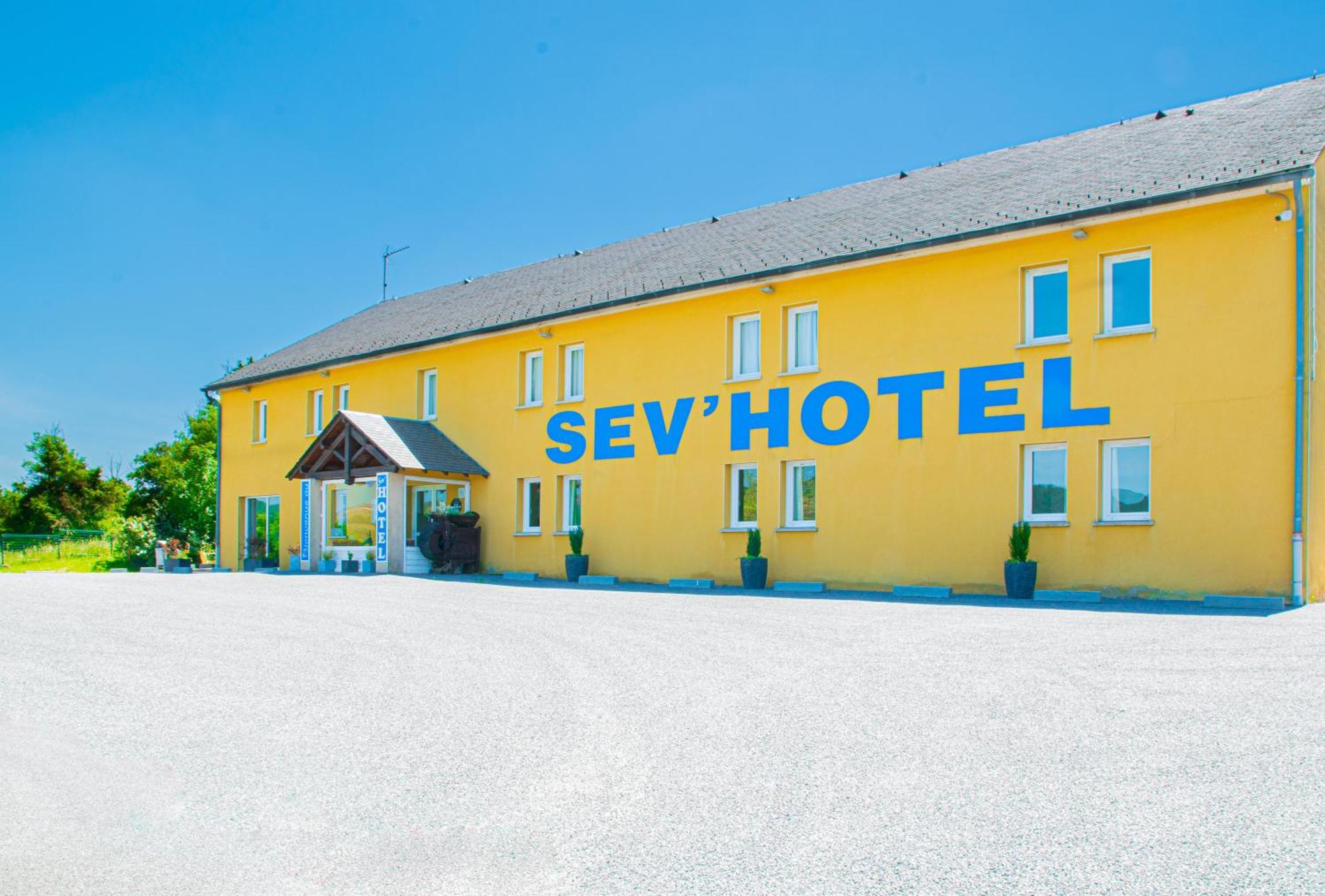 Sev'Hotel Sévérac-le-Château Екстериор снимка